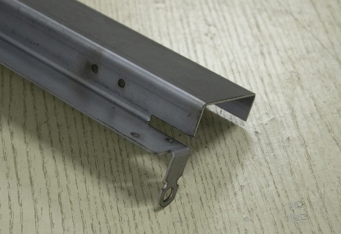 Caminha de porta de chapa de metal de alumínio adaptado hardware de móveis personalizados para casas modernas